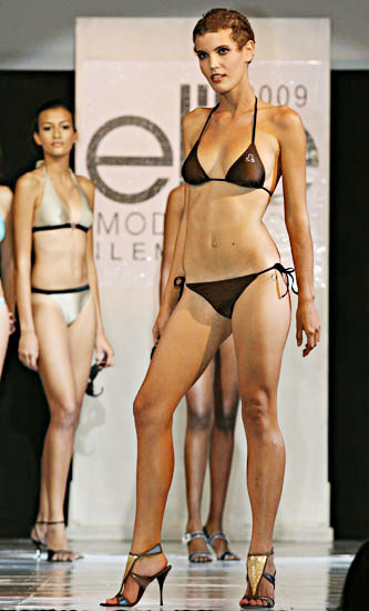 Elite Model Look 2009 Mauritius - Amber Van Der Linde in bikini