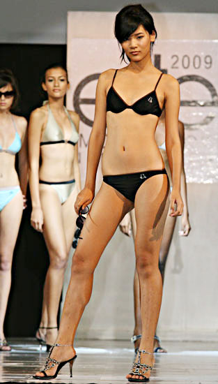 Elite Model Look 2009 Mauritius - Gwen Chan in bikini