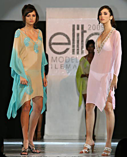 Elite Model Look 2009 Mauritius - Judith Rouillard & Nadia Mamet in pareo